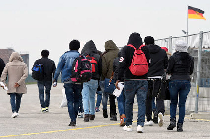 L'Allemagne propose de payer les demandeurs d'asile qui retournent chez eux - © Huffpost